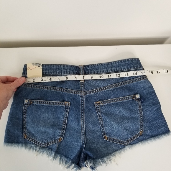 NWT Anthropologie Pilcro The Low-Slung Cut Off Denim Shorts Button Up Size 26P - Picture 2 of 12